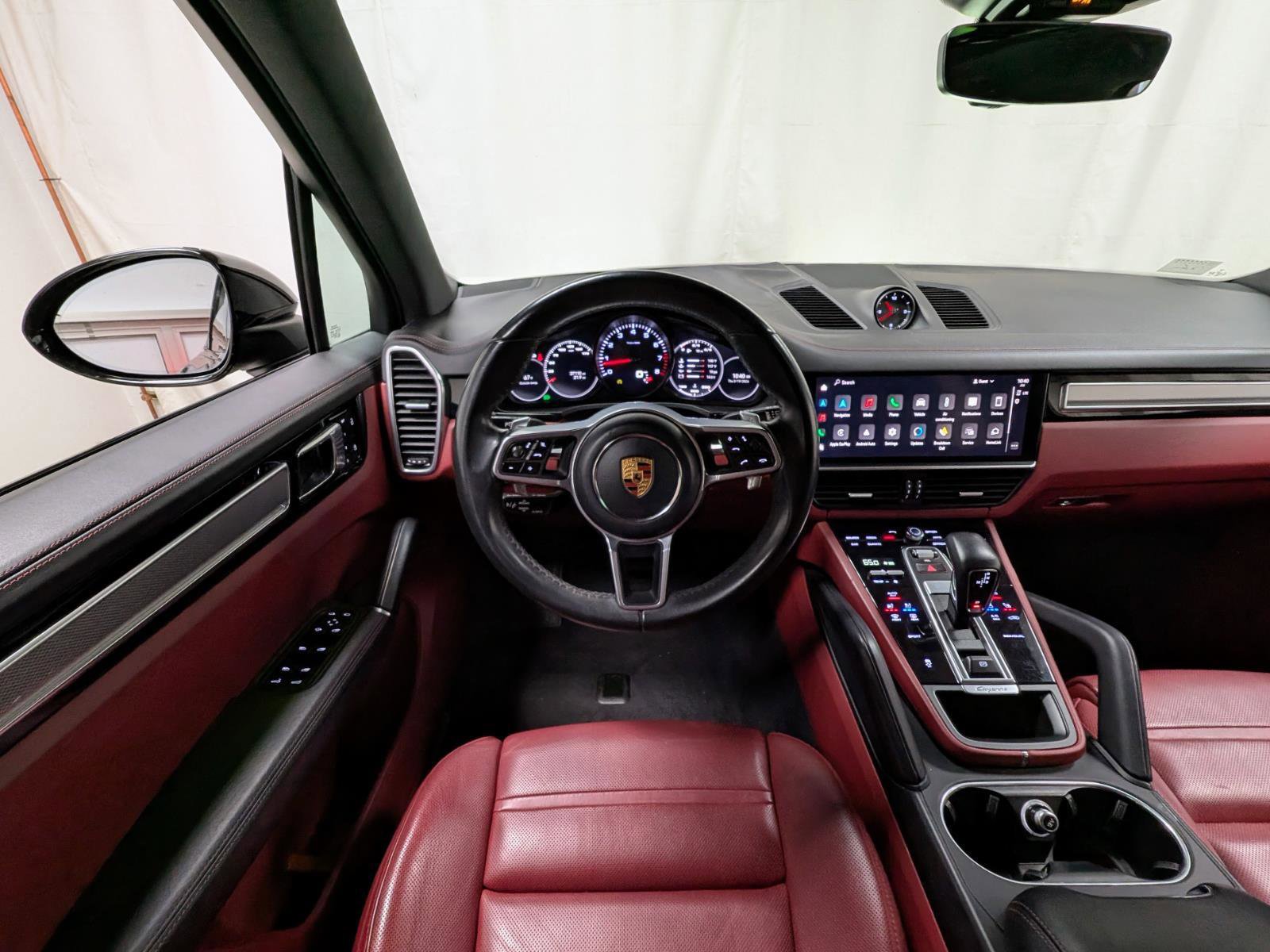 Used 2023 Porsche Cayenne Platinum Edition image 2