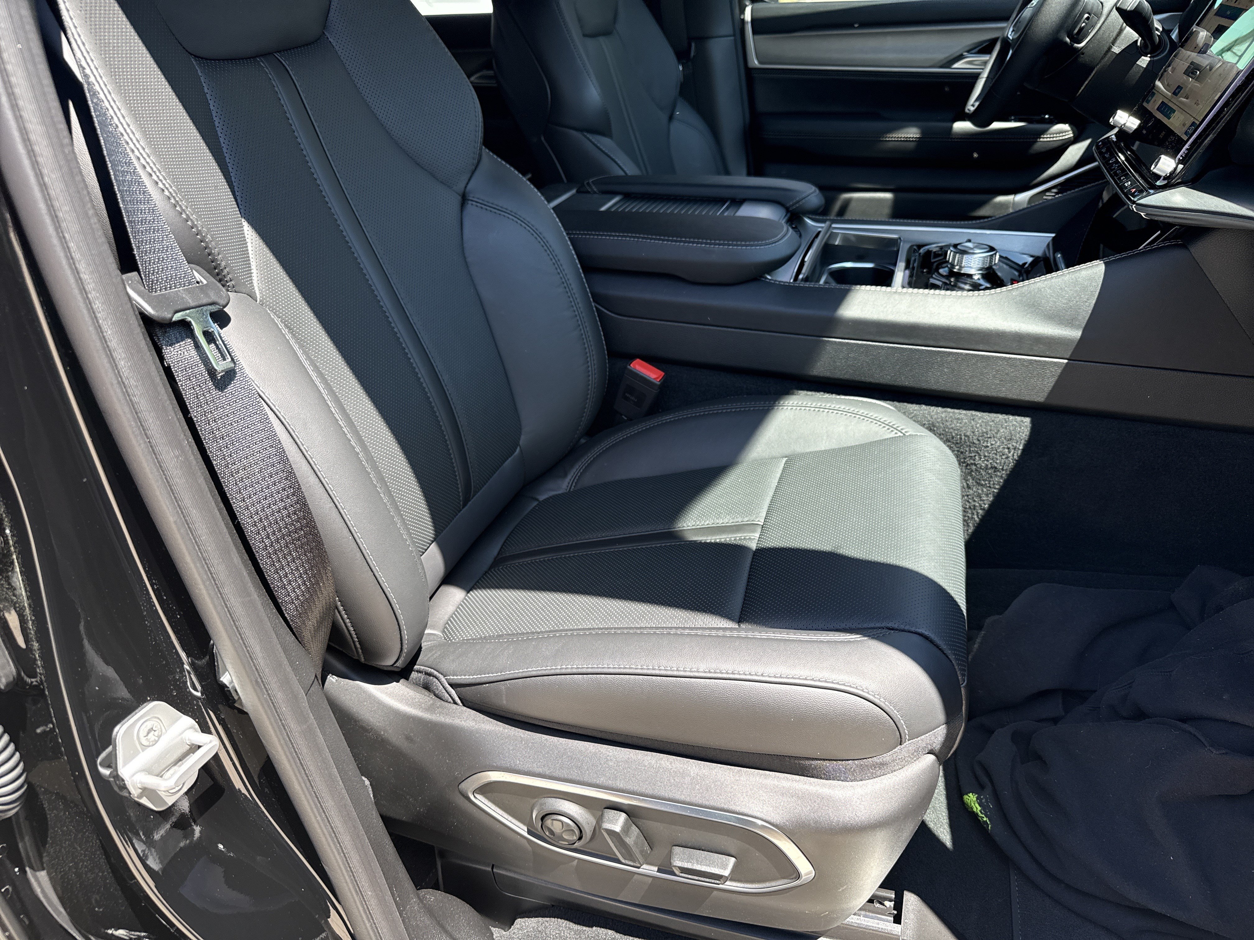New 2026 Jeep Grand Wagoneer 4WD w/ Premium Group I image 12
