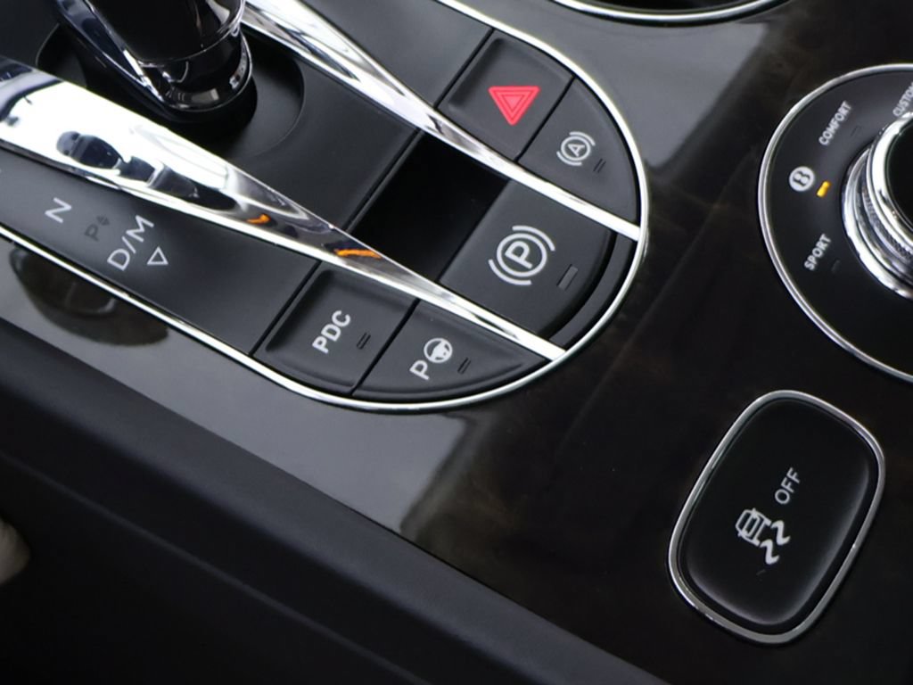 Used 2020 Bentley Bentayga Plug-In Hybrid AWD/4WD image 67