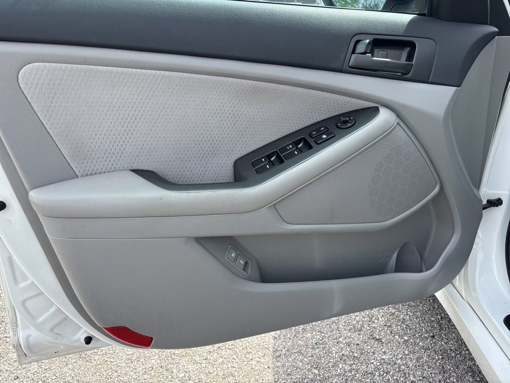 Used 2011 Kia Optima LX w/ Convenience Pkg image 13