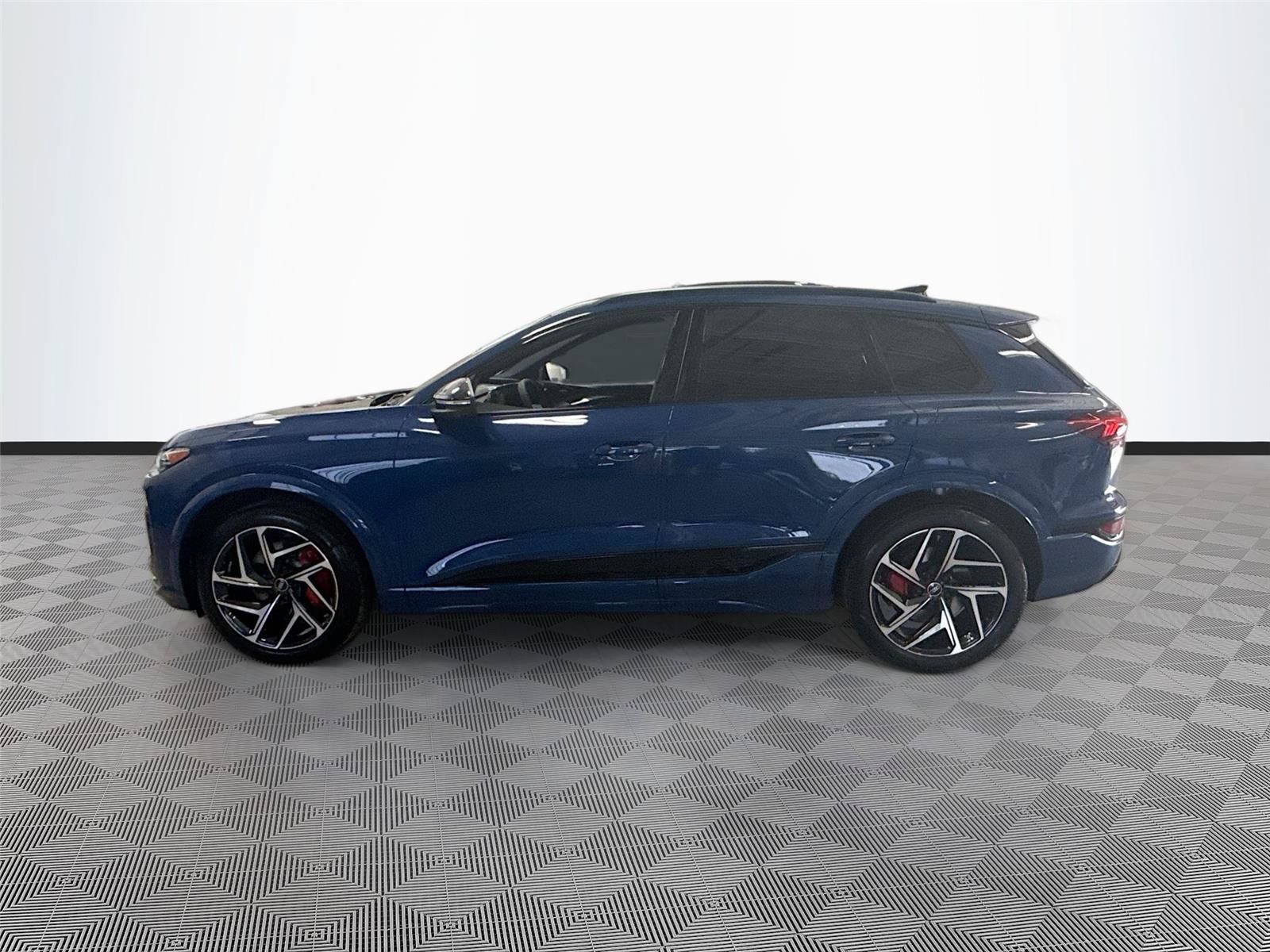 New 2027 Audi SQ6 e-tron Prestige AWD/4WD image 4