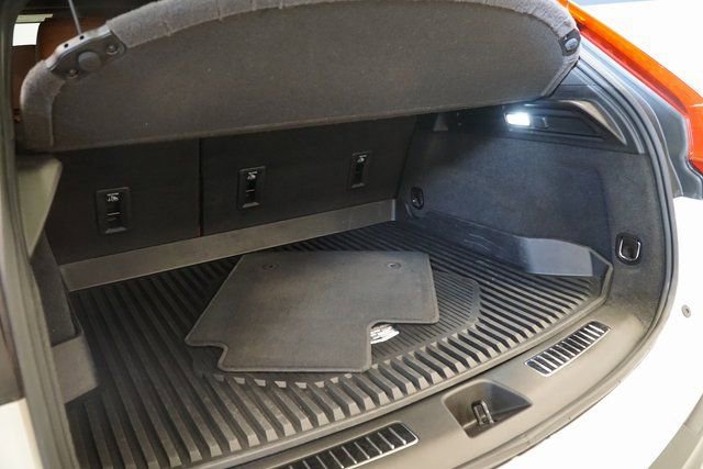 Used 2022 Cadillac XT4 Premium Luxury w/ Enhanced Visibility Package image 23