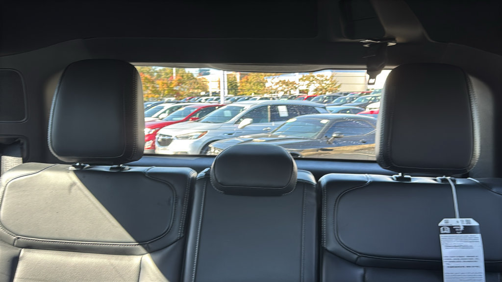 Used 2025 Ford Expedition Platinum w/ Stealth Appearance Package AWD/4WD image 33