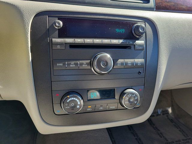 Used 2011 Buick Lucerne CXL image 28