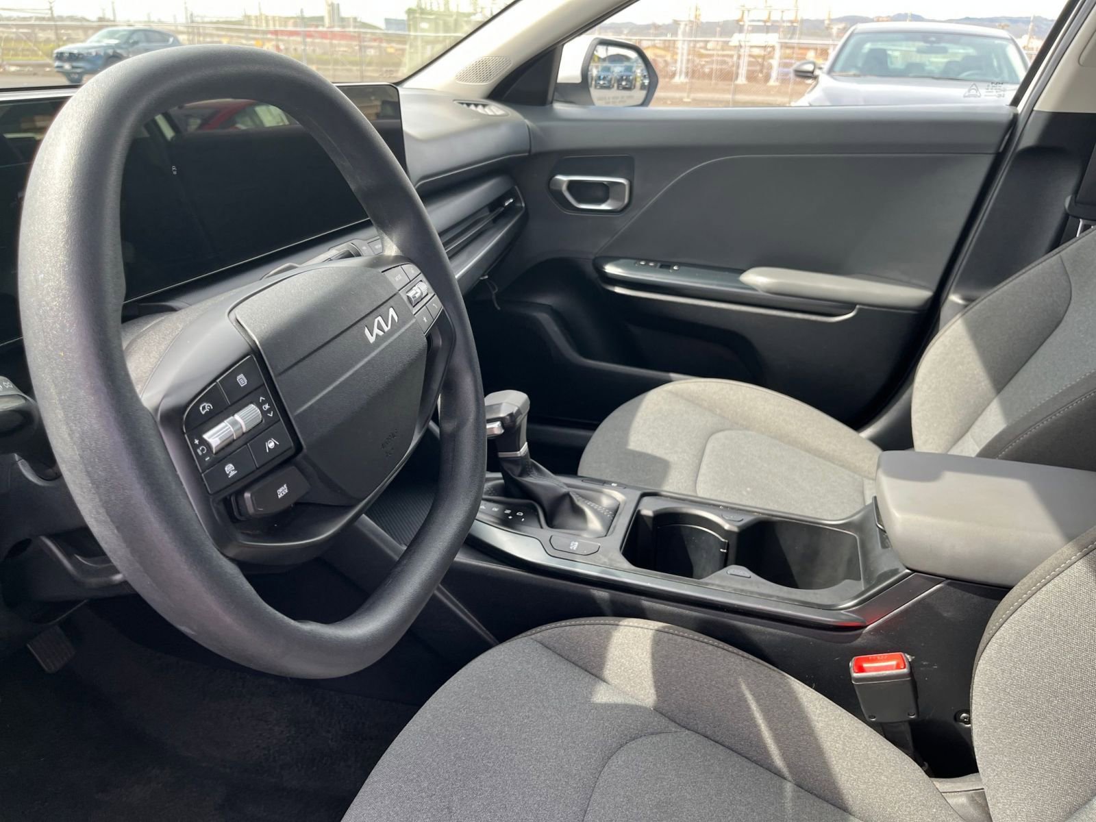 Used 2025 Kia K4 LXS image 33