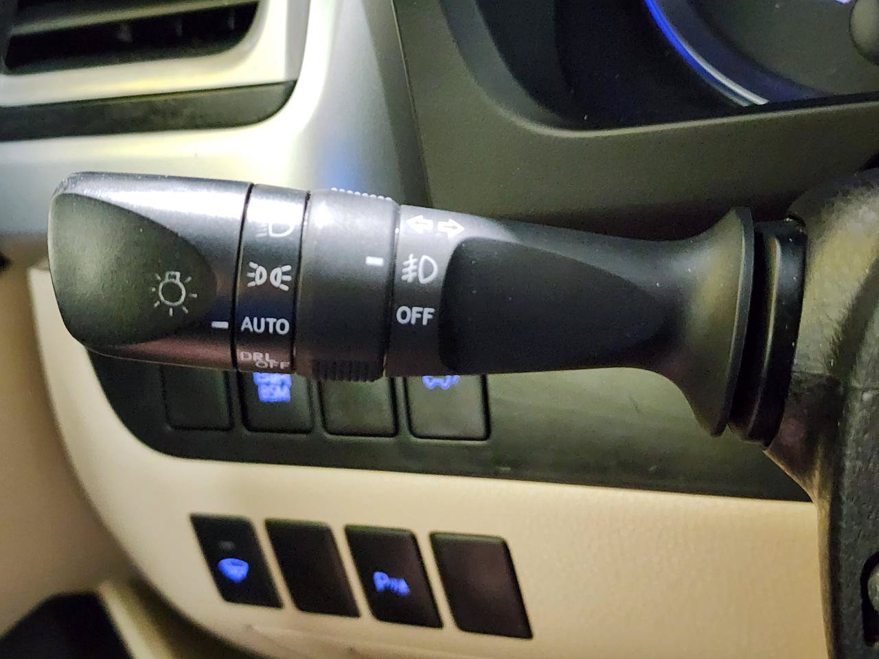 Used 2015 Toyota Highlander Limited AWD/4WD image 12