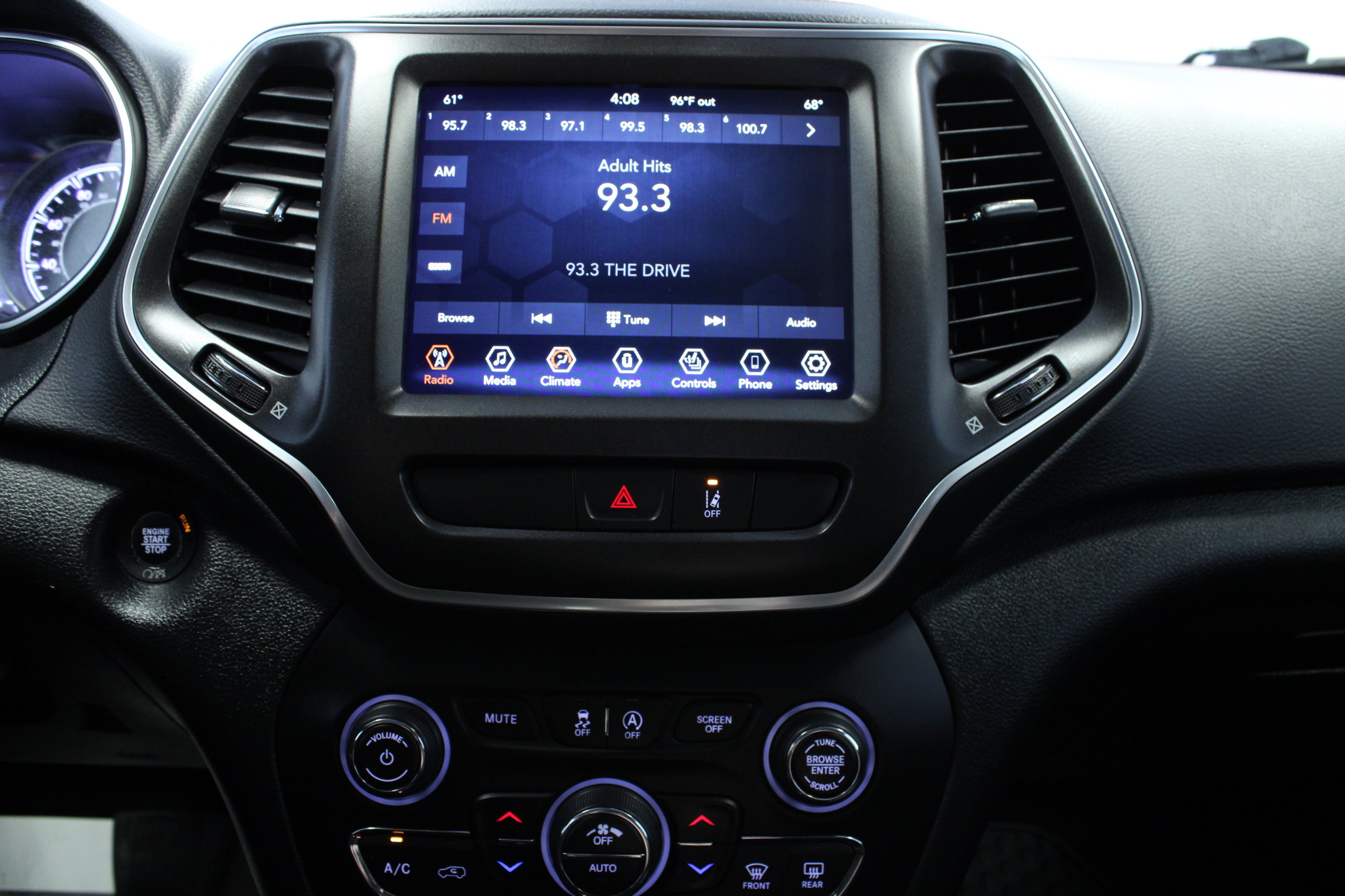 Used 2022 Jeep Cherokee Trailhawk w/ Premium Leather Package AWD/4WD image 22