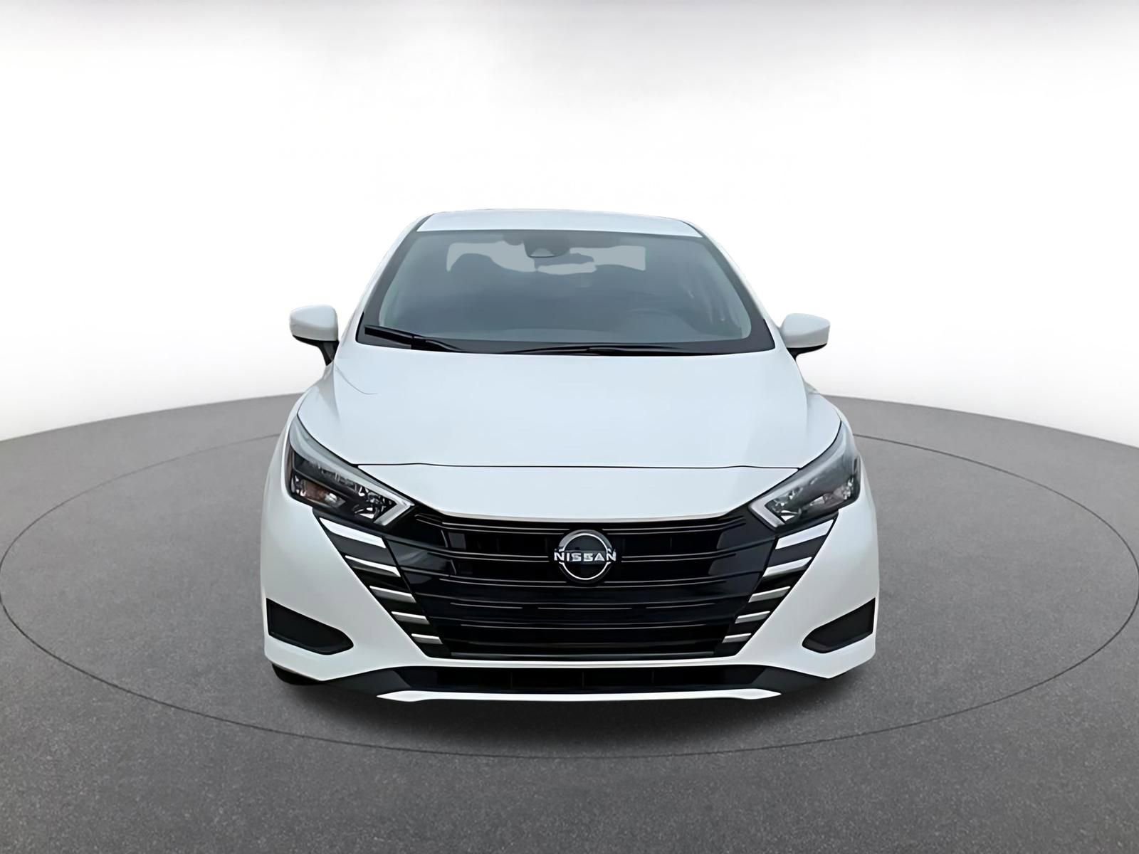 Used 2025 Nissan Versa SV image 4