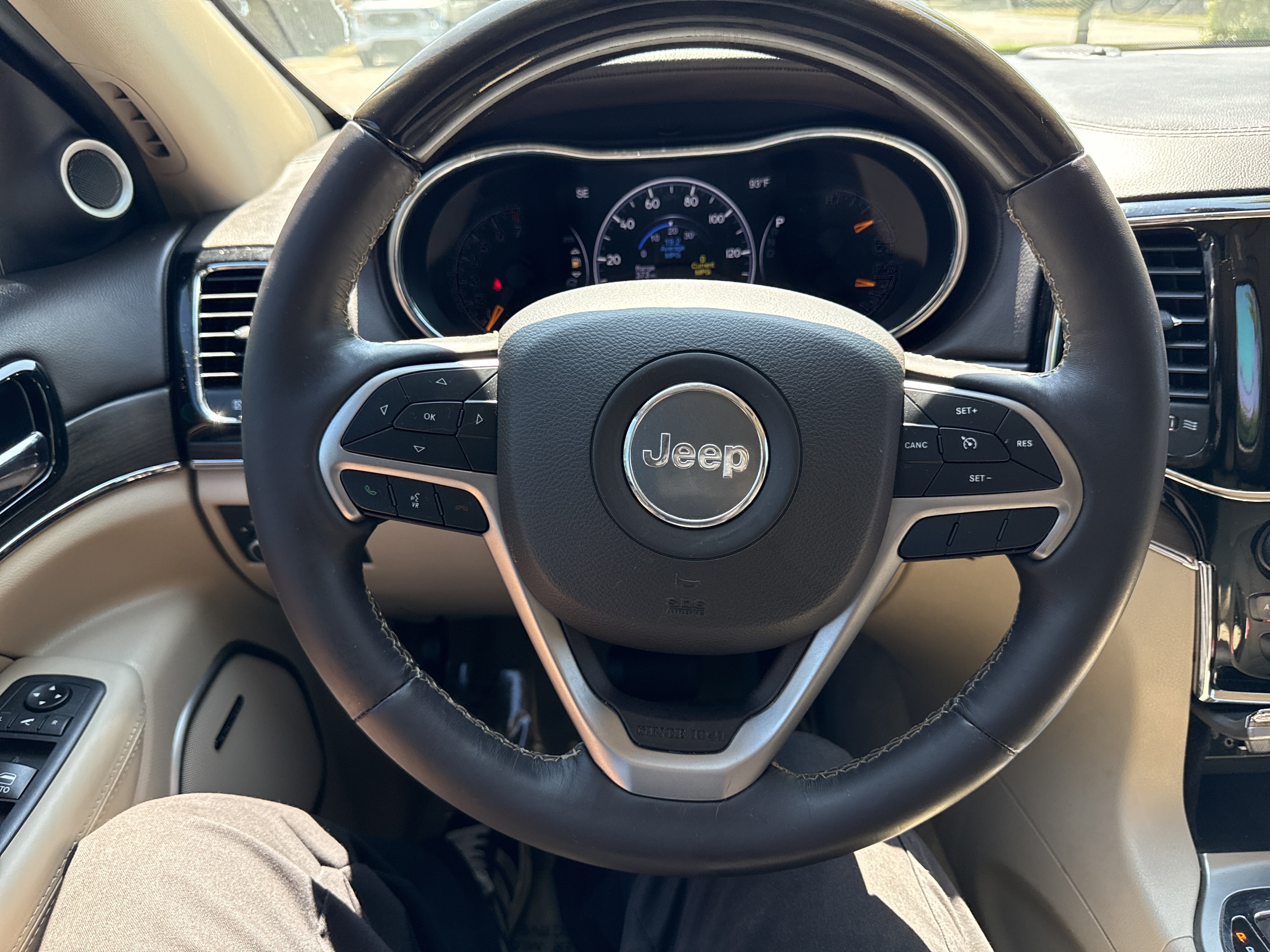 Used 2020 Jeep Grand Cherokee Overland AWD/4WD image 18