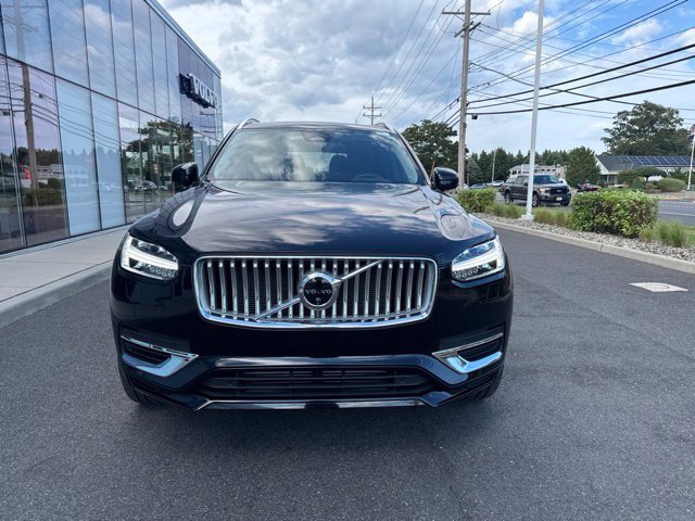 Certified 2025 Volvo XC90 T8 Plus AWD/4WD image 7