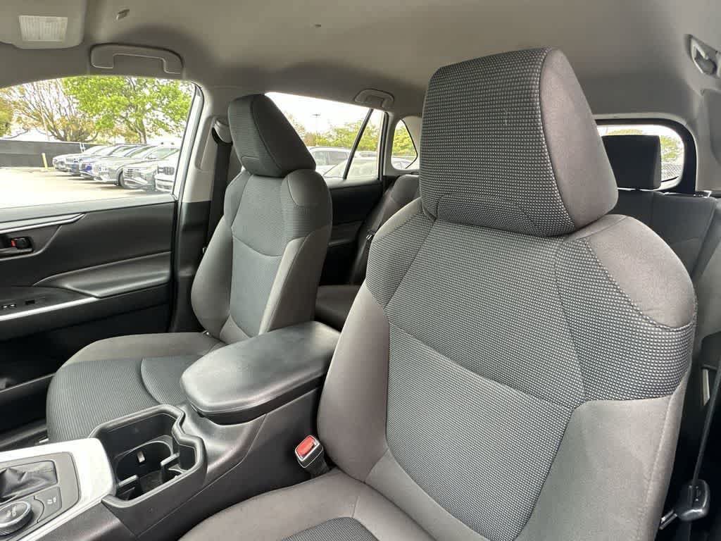 Used 2023 Toyota RAV4 LE AWD/4WD image 13