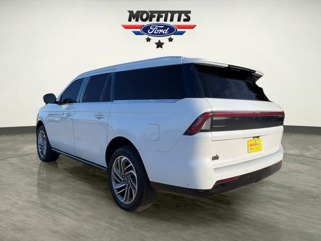 Used 2025 Lincoln Navigator L Reserve AWD/4WD image 3
