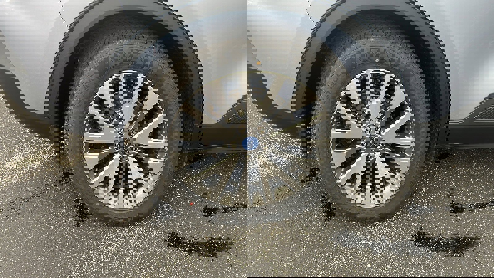 Used 2022 Ford Escape Titanium w/ Class II Trailer Tow Package image 10