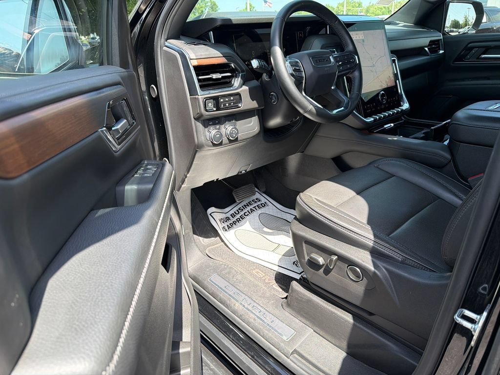 Used 2025 GMC Yukon Denali AWD/4WD image 25