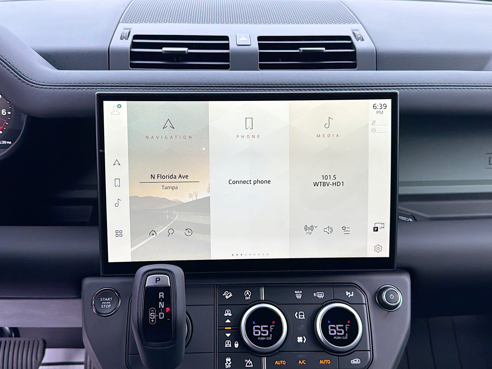 New 2026 Land Rover Defender 110 Trophy Edition AWD/4WD image 28