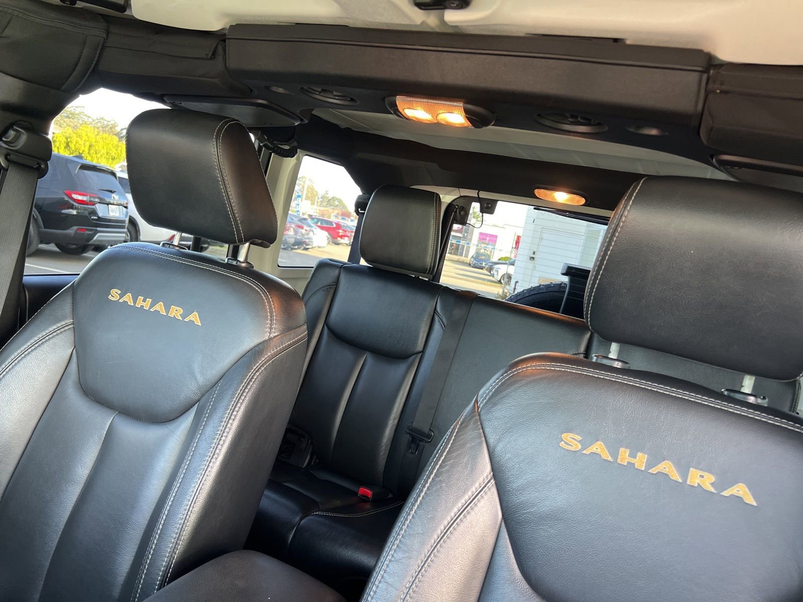 Used 2015 Jeep Wrangler Unlimited Sahara w/ Connectivity Group image 16