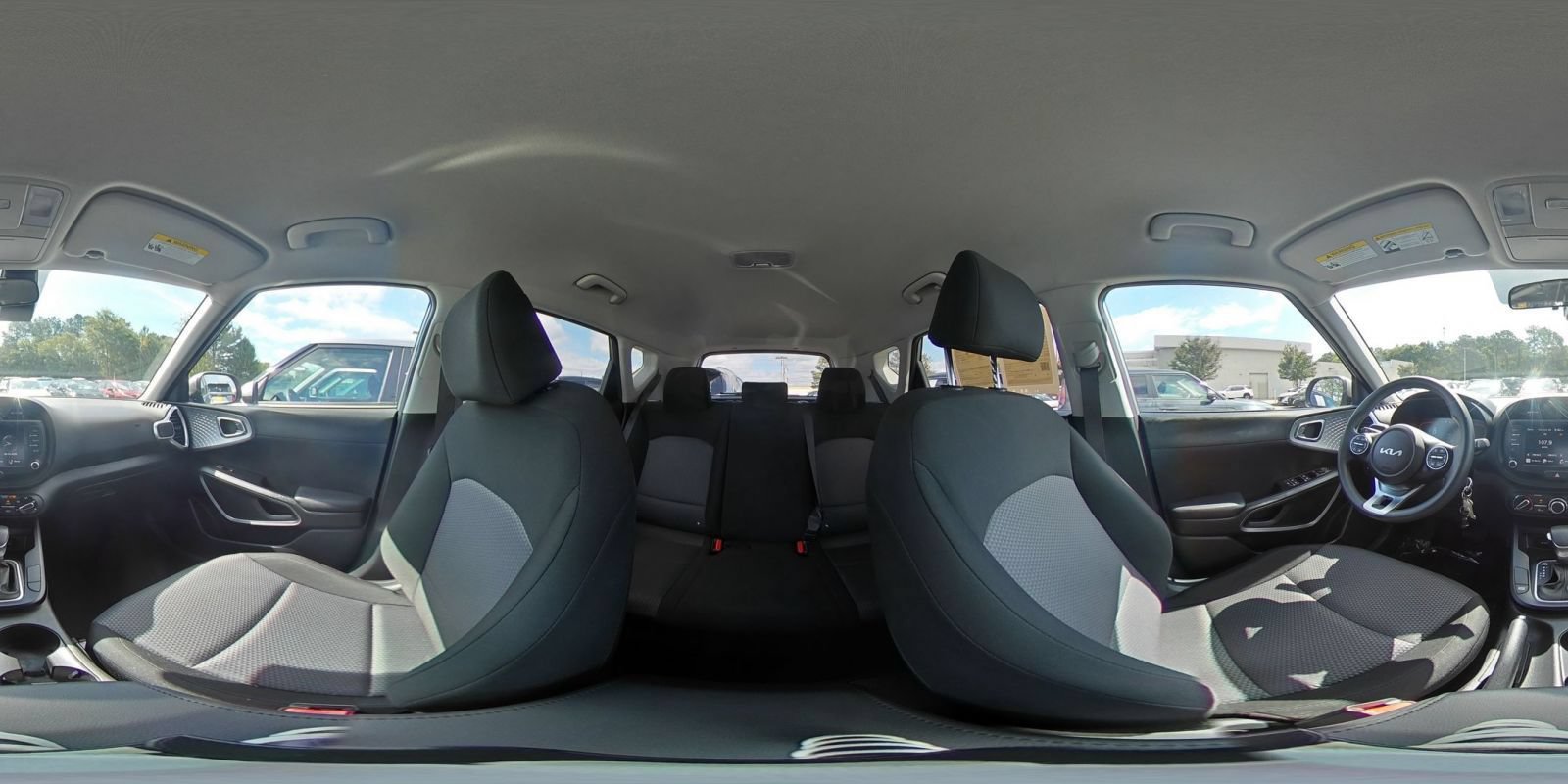 Used 2025 Kia Soul LX w/ LX Technology Package FWD image 40