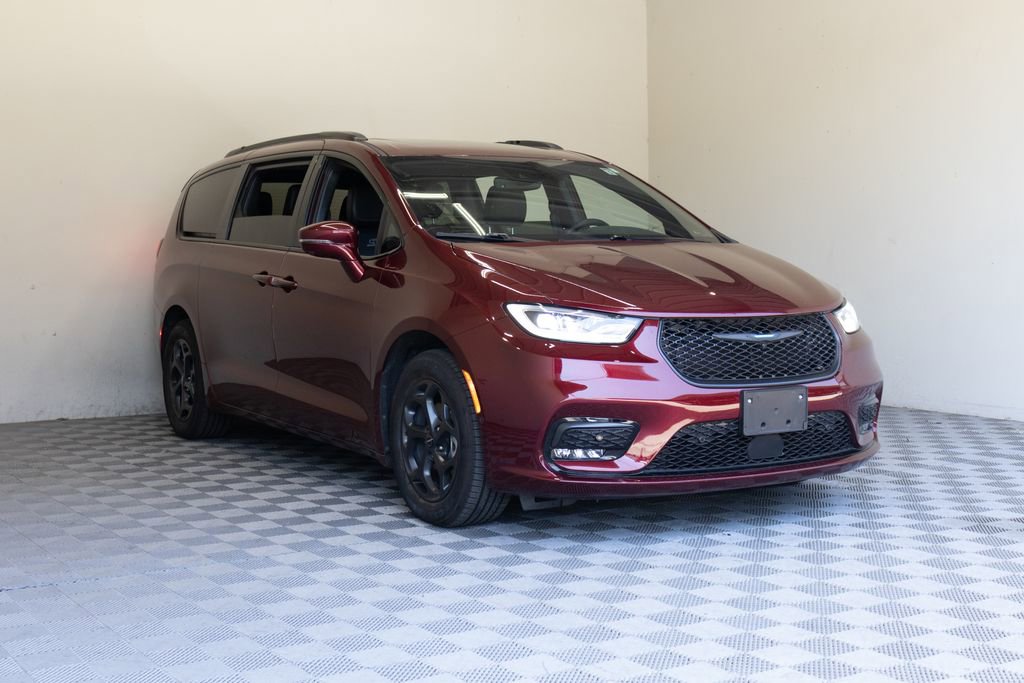 Used 2021 Chrysler Pacifica Limited w/ Uconnect Theater Family Group FWD image 6