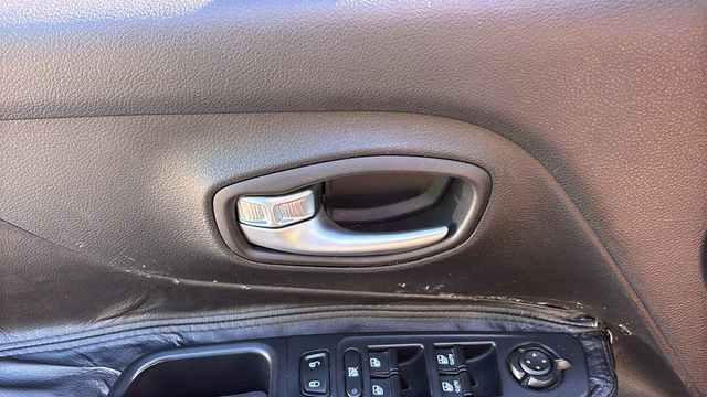 Used 2016 Jeep Renegade Trailhawk w/ Cold Weather Group AWD/4WD image 10