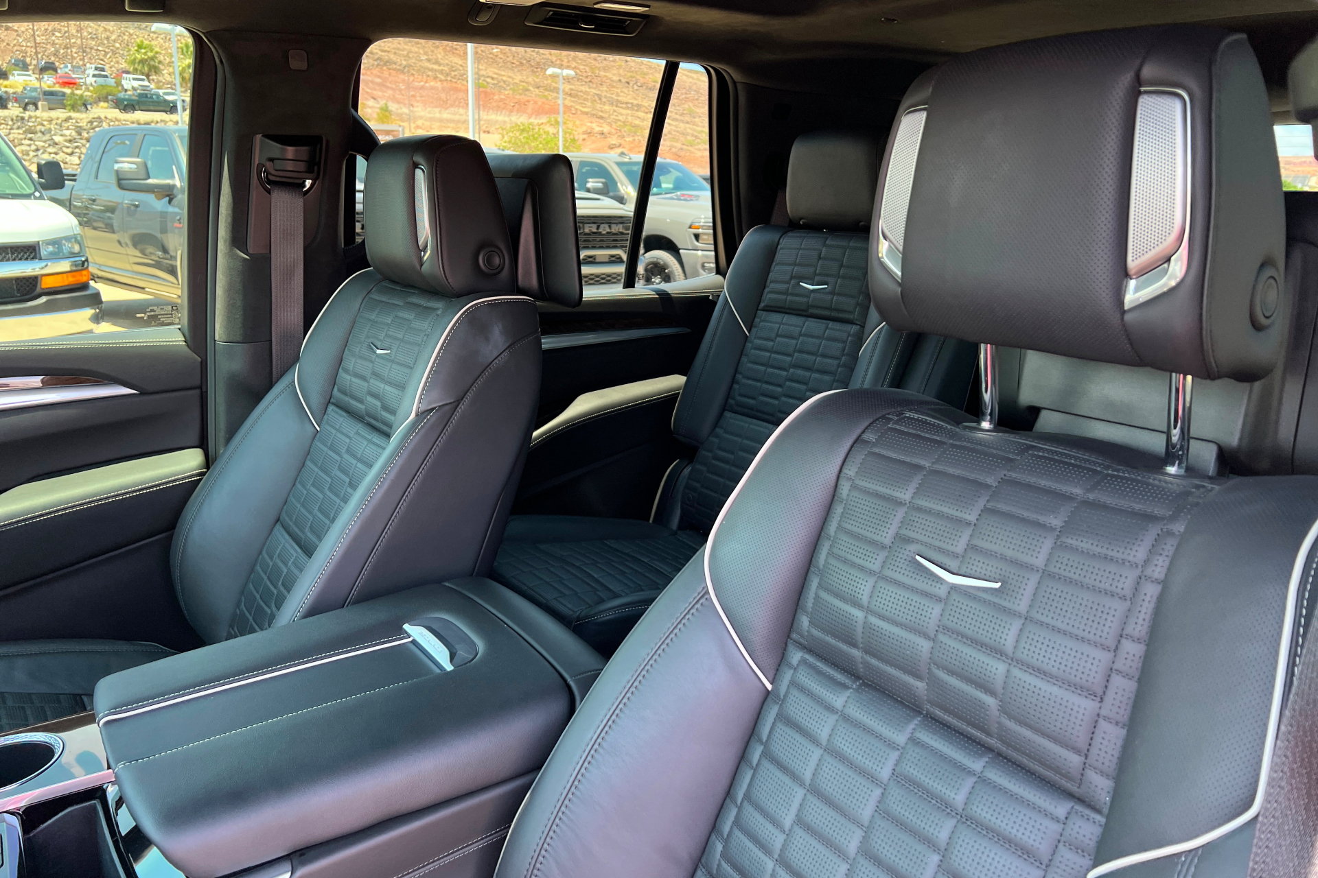 New 2025 Cadillac Escalade Sport Platinum w/ LPO, ONYX Package AWD/4WD image 17