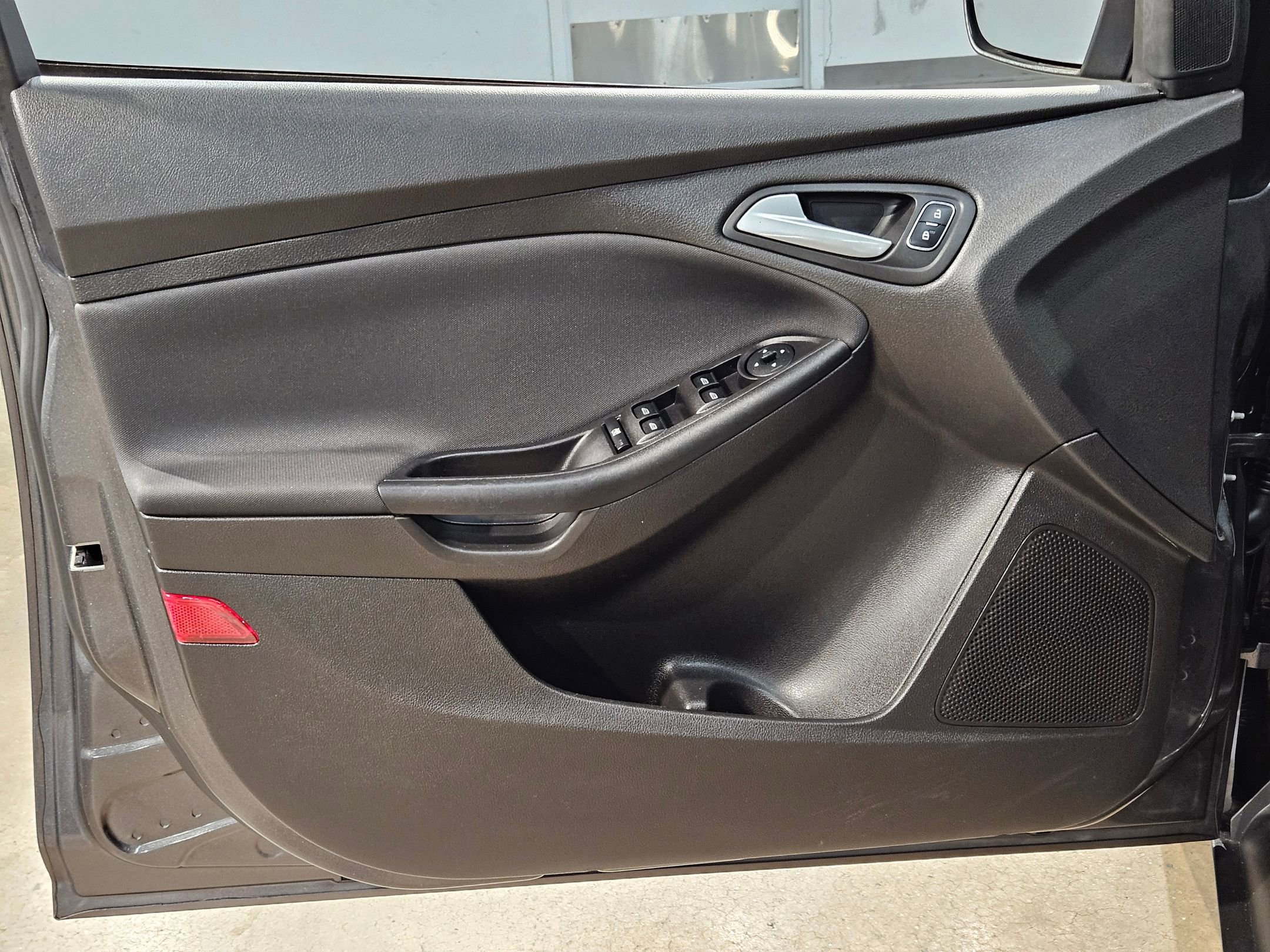 Used 2017 Ford Focus SE FWD image 20