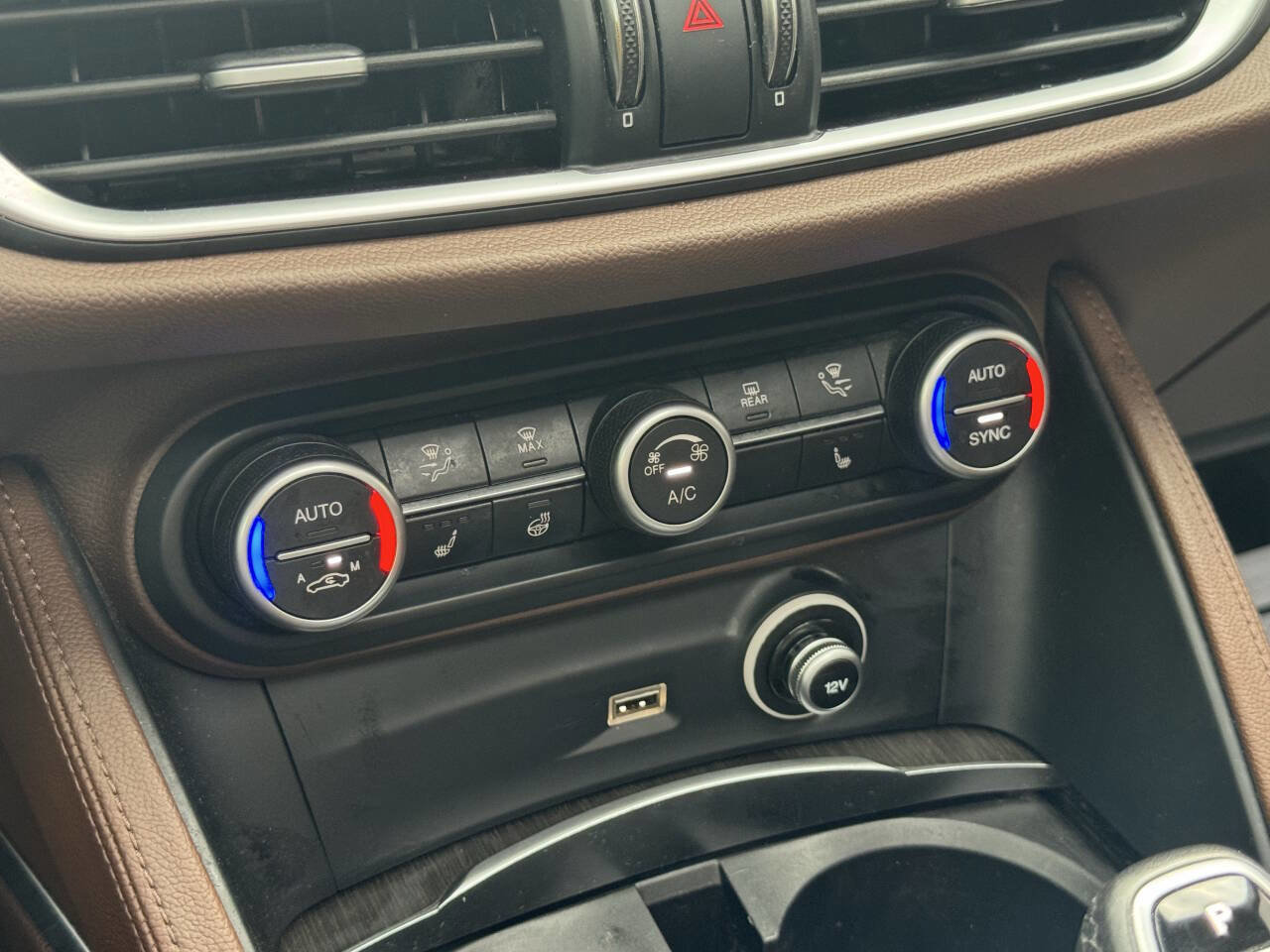 Used 2021 Alfa Romeo Stelvio Ti AWD/4WD image 14