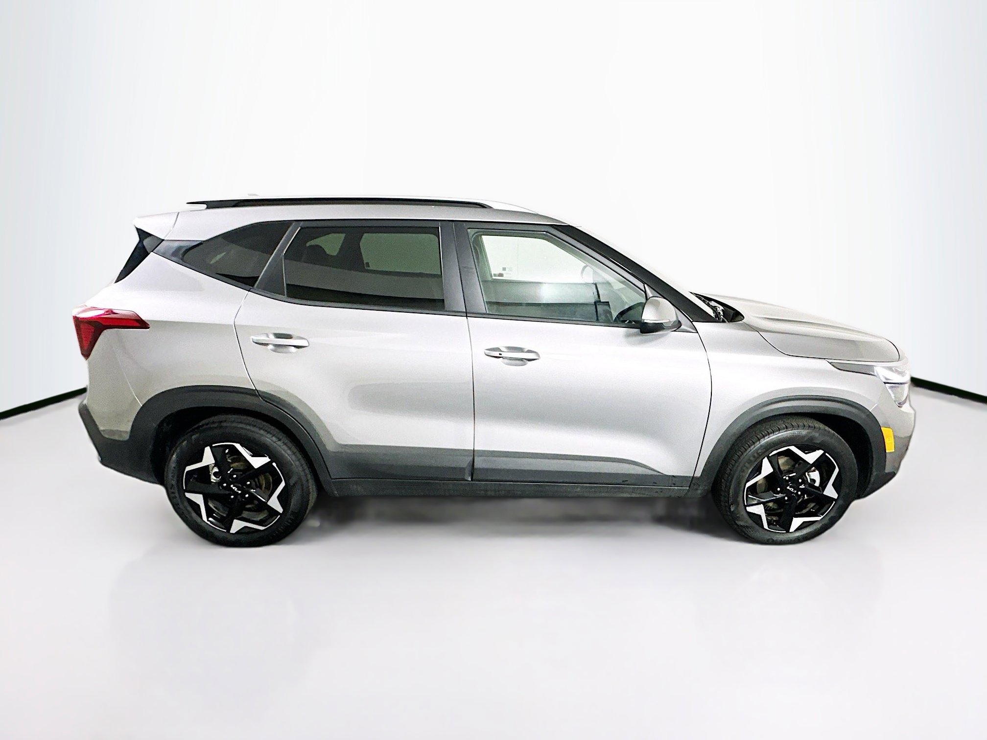 Used 2025 Kia Seltos S image 10