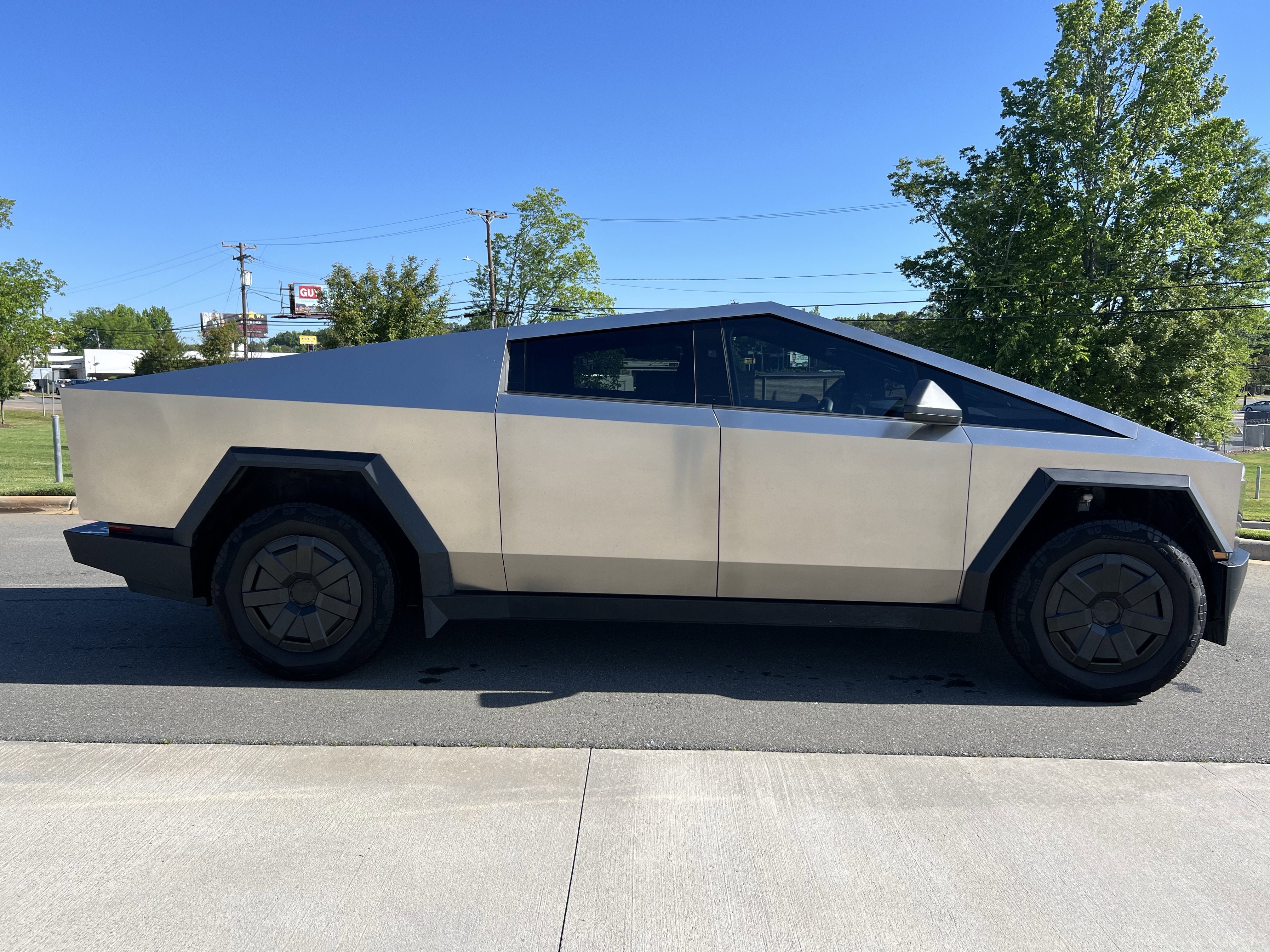 Used 2024 Tesla Cybertruck AWD Crew Cab image 10