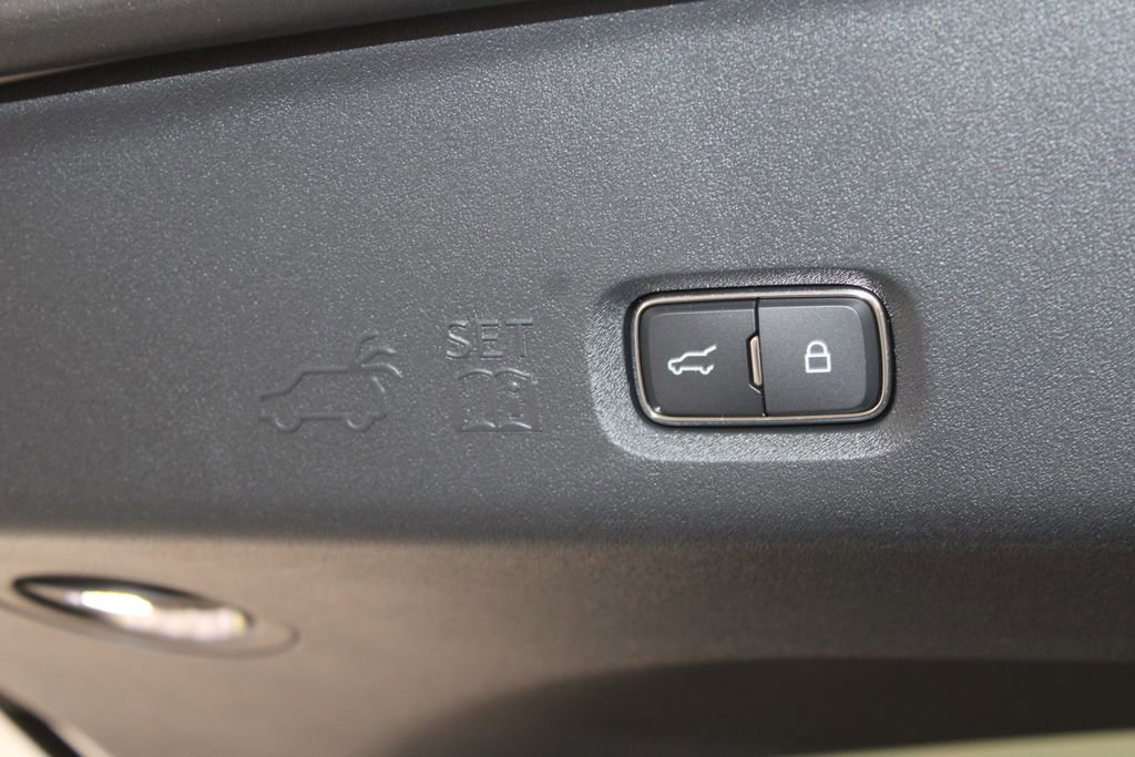 New 2026 Lincoln Navigator Premier AWD/4WD image 17