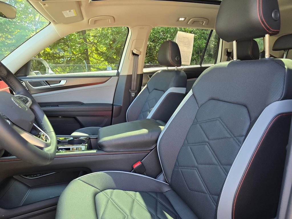 Used 2025 Volkswagen Atlas Peak Edition SE AWD/4WD image 12