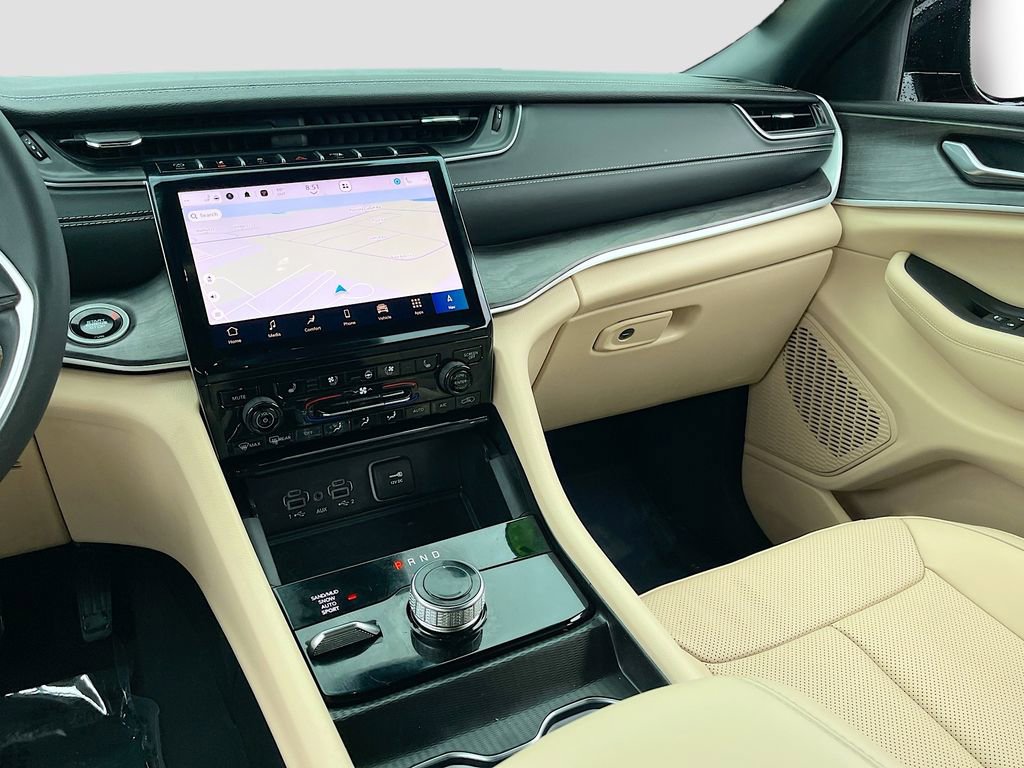 Certified 2025 Jeep Grand Cherokee Limited w/ Luxury Tech Group II image 23