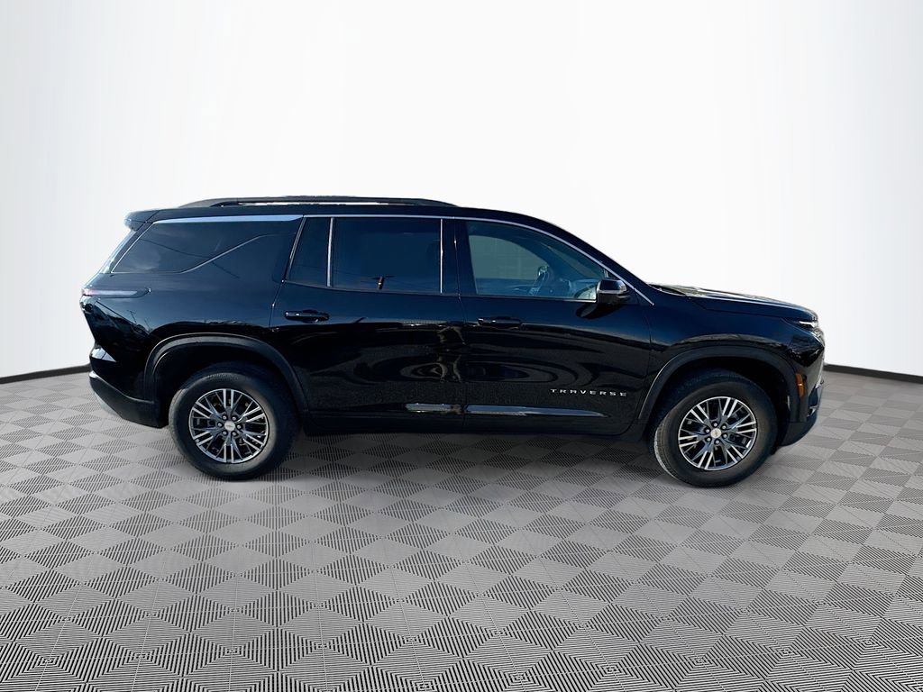 Used 2024 Chevrolet Traverse LT image 4