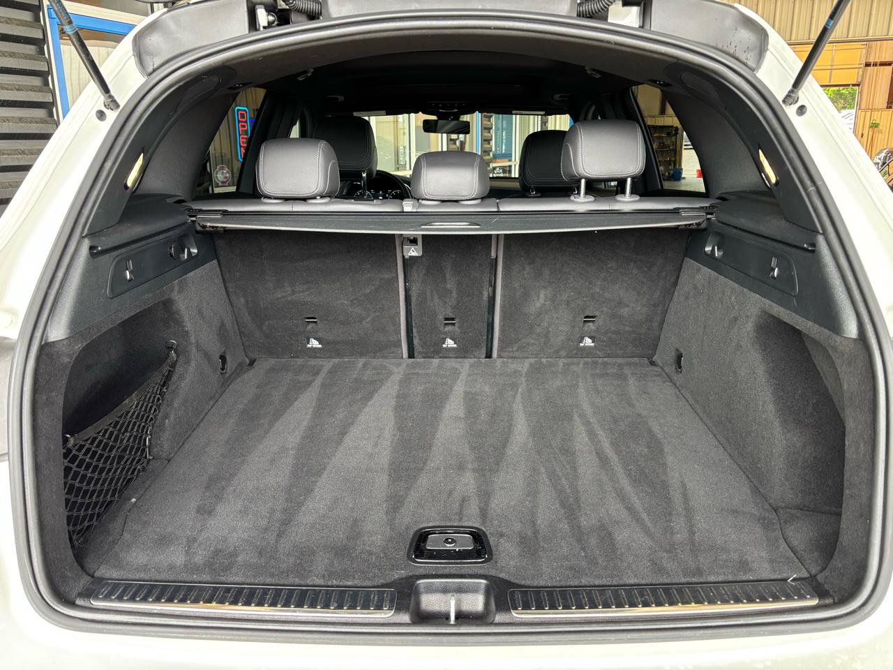 Used 2021 Mercedes-Benz GLC 300 w/ Premium Package image 26