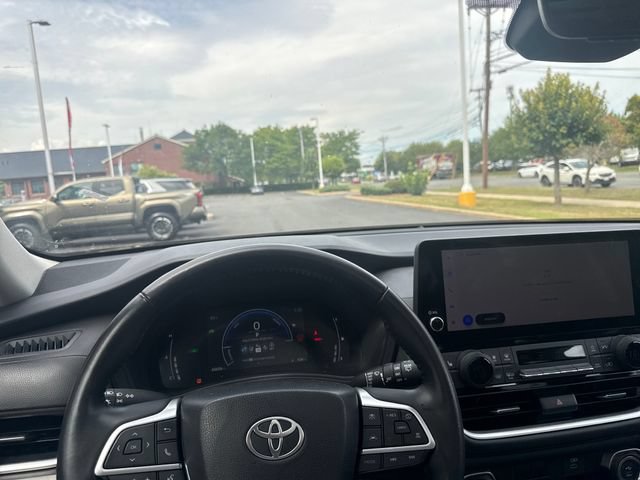 Used 2025 Toyota Grand Highlander AWD Hybrid image 16