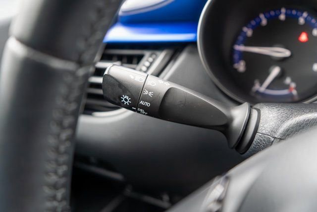 Used 2022 Toyota C-HR XLE FWD image 12