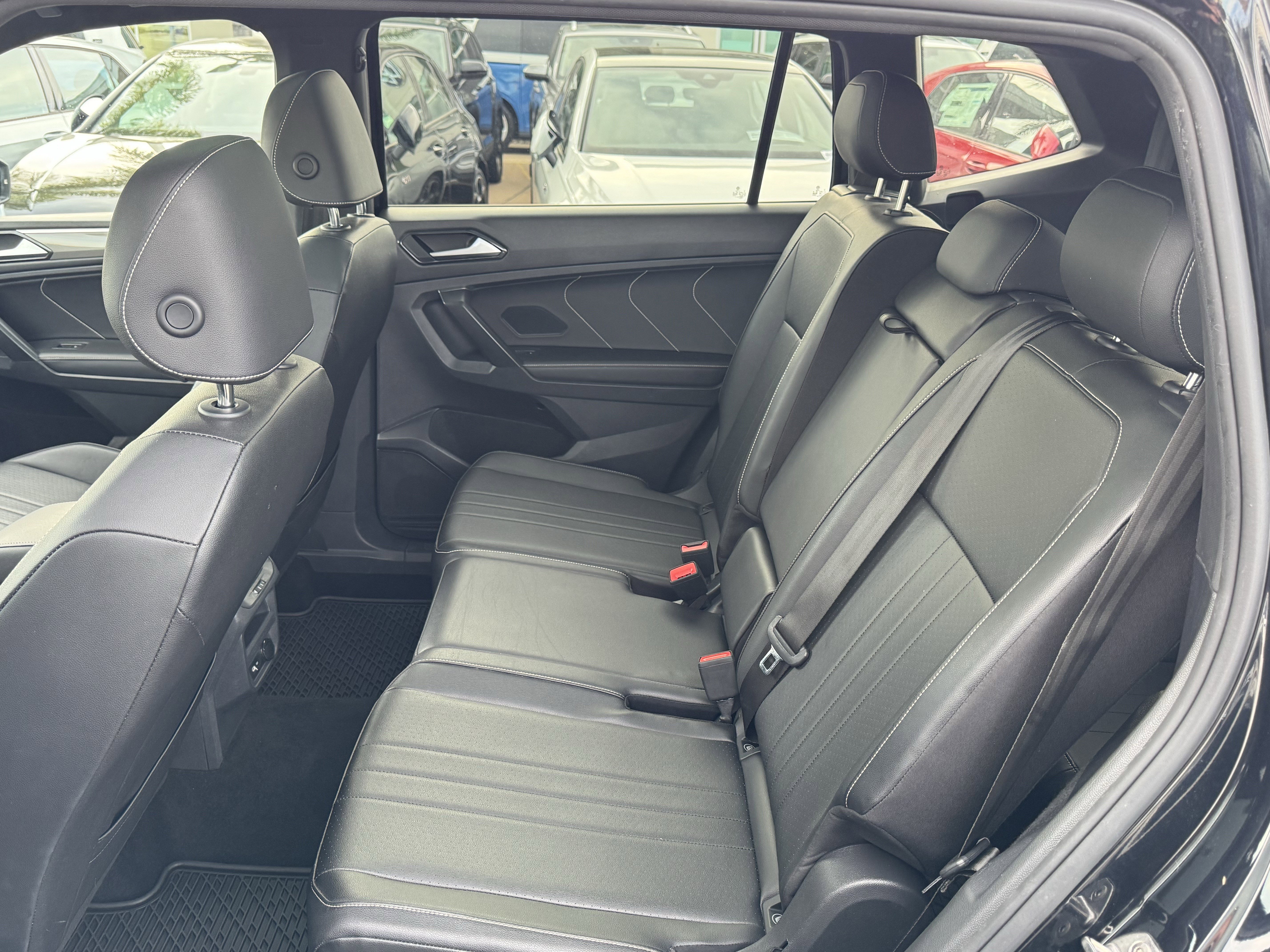 Certified 2023 Volkswagen Tiguan SE R-Line image 35