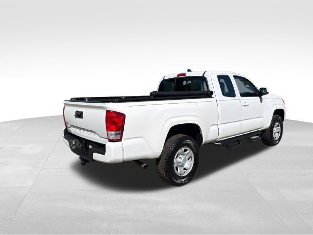 Used 2017 Toyota Tacoma SR w/ SR Convenience Package AWD/4WD image 3