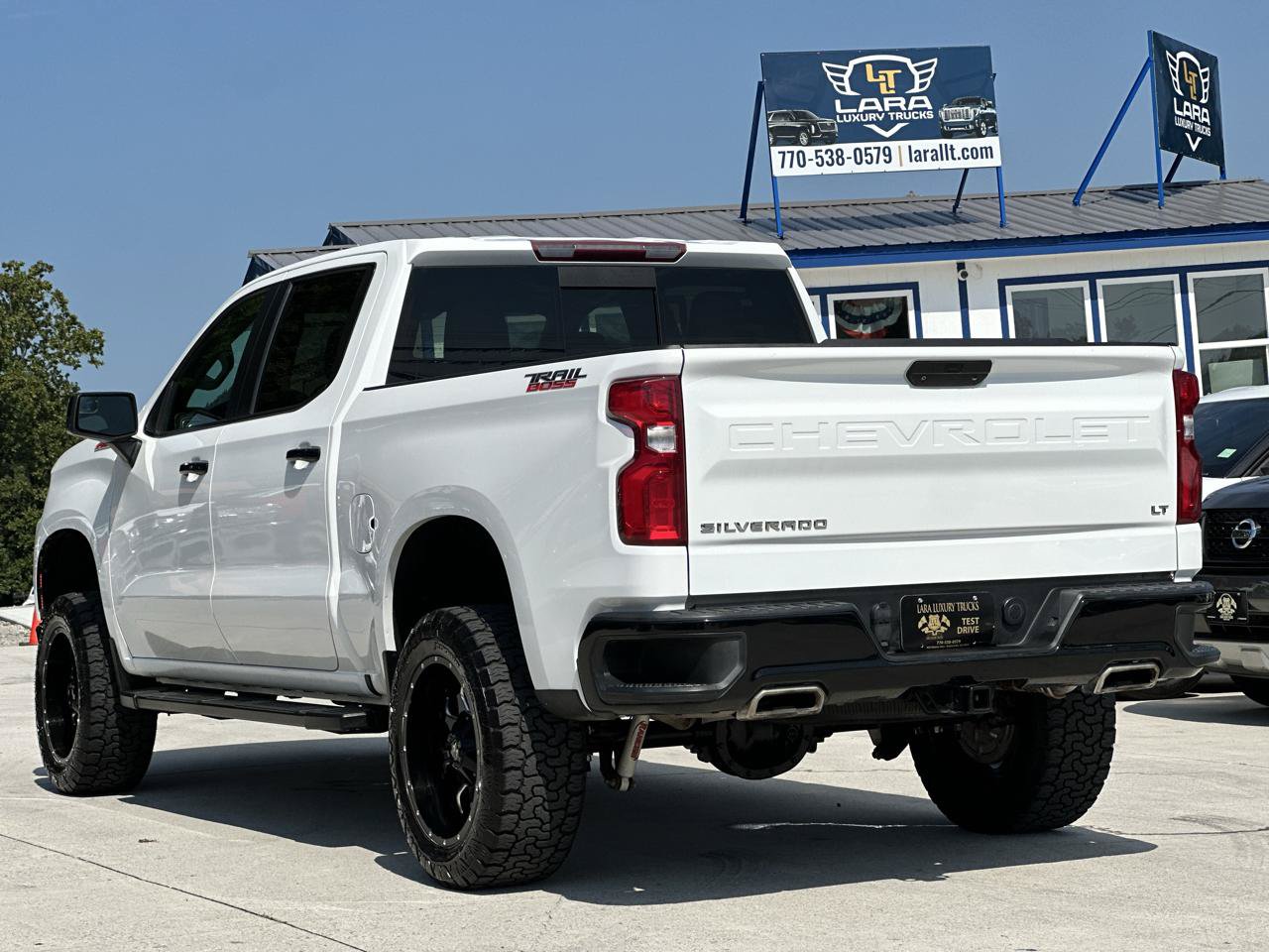 Used 2022 Chevrolet Silverado 1500 LT Trail Boss w/ Convenience Package II AWD/4WD image 5