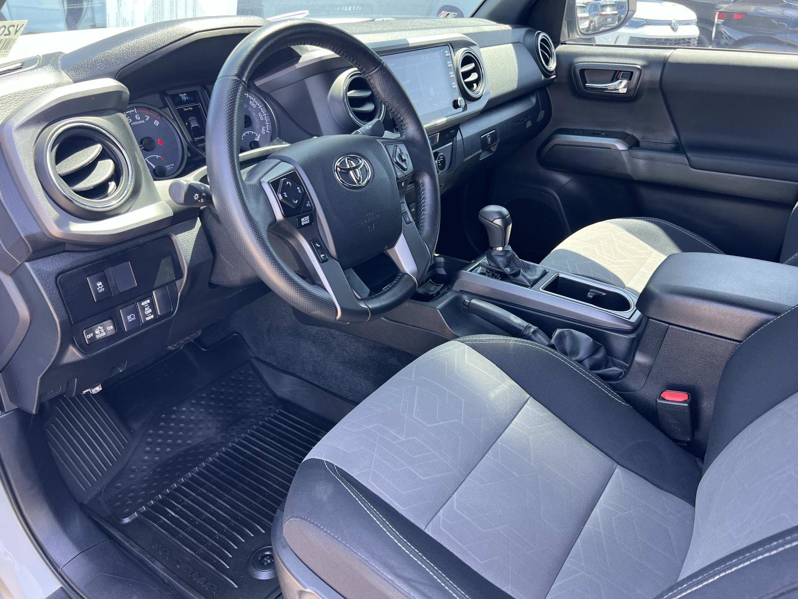 Used 2022 Toyota Tacoma TRD Off-Road w/ Technology Package AWD/4WD image 5