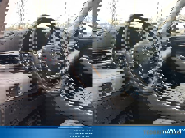 Used 2022 Toyota Highlander XLE image 25