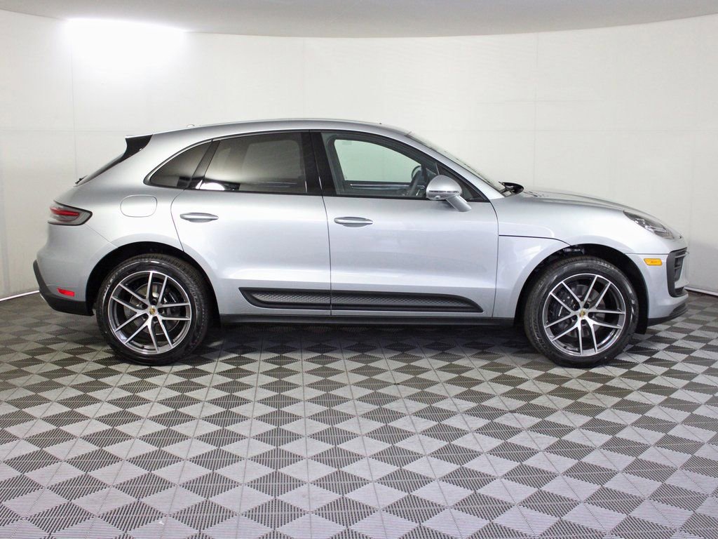 Certified 2025 Porsche Macan image 8