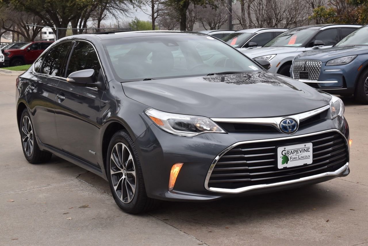 Used 2018 Toyota Avalon XLE Premium image 4