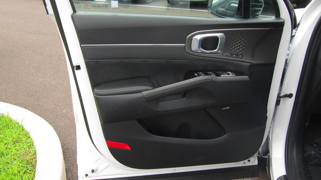 Used 2023 Kia Sorento SX AWD/4WD image 6
