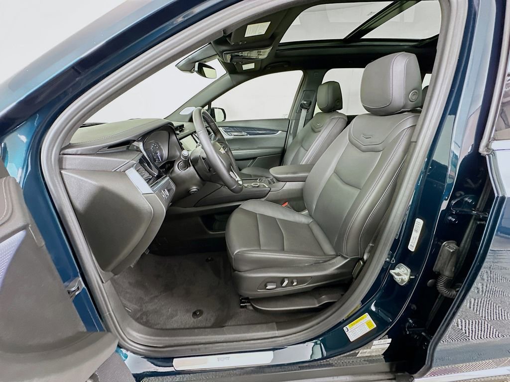 Used 2025 Cadillac XT6 Premium Luxury w/ LPO, Floor Liner Package image 22