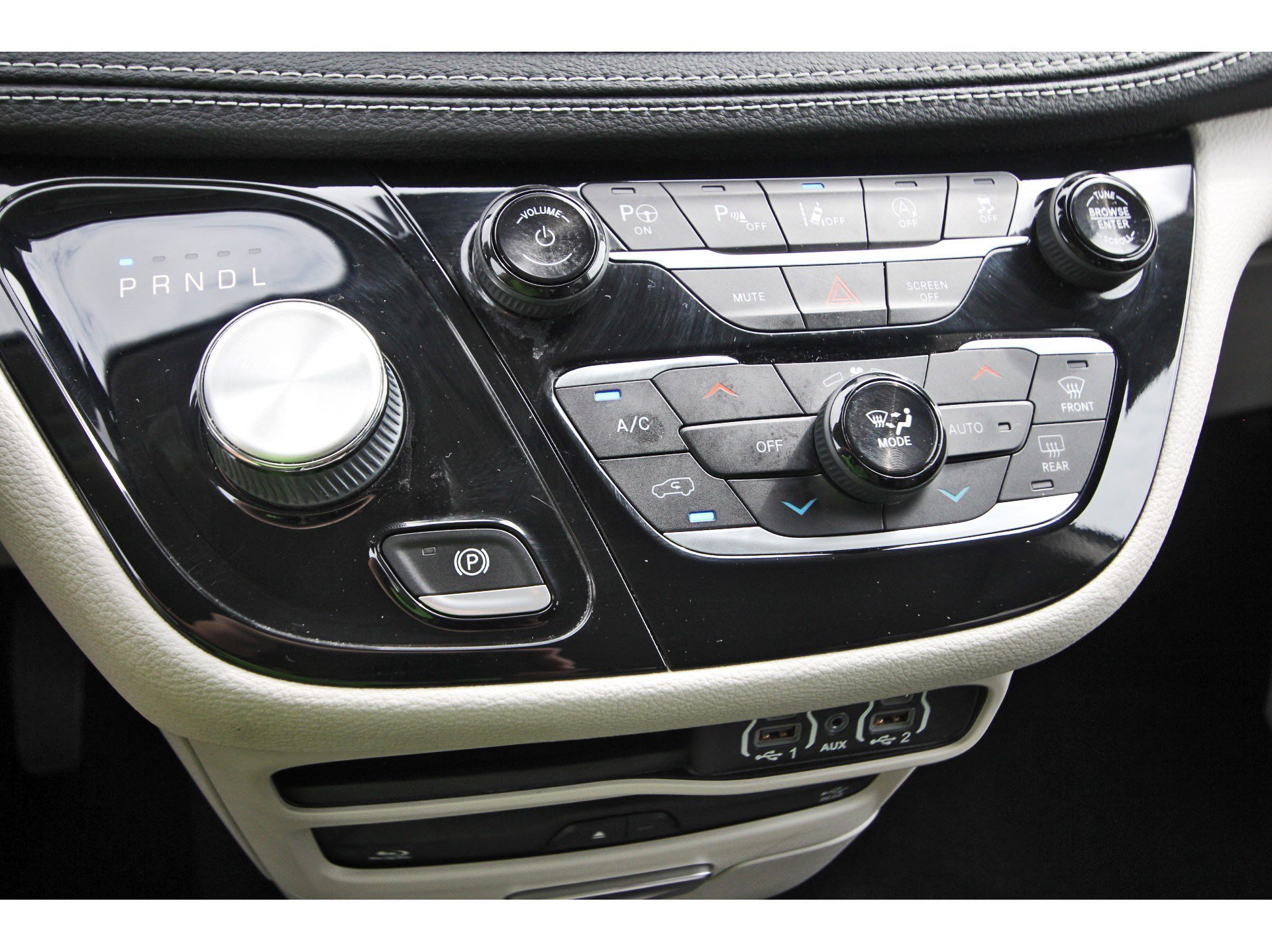 Used 2022 Chrysler Pacifica Touring-L w/ Uconnect Theater Family Group FWD image 28