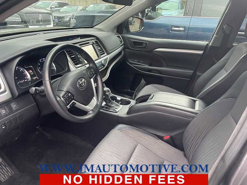 Used 2018 Toyota Highlander Plus AWD/4WD image 2