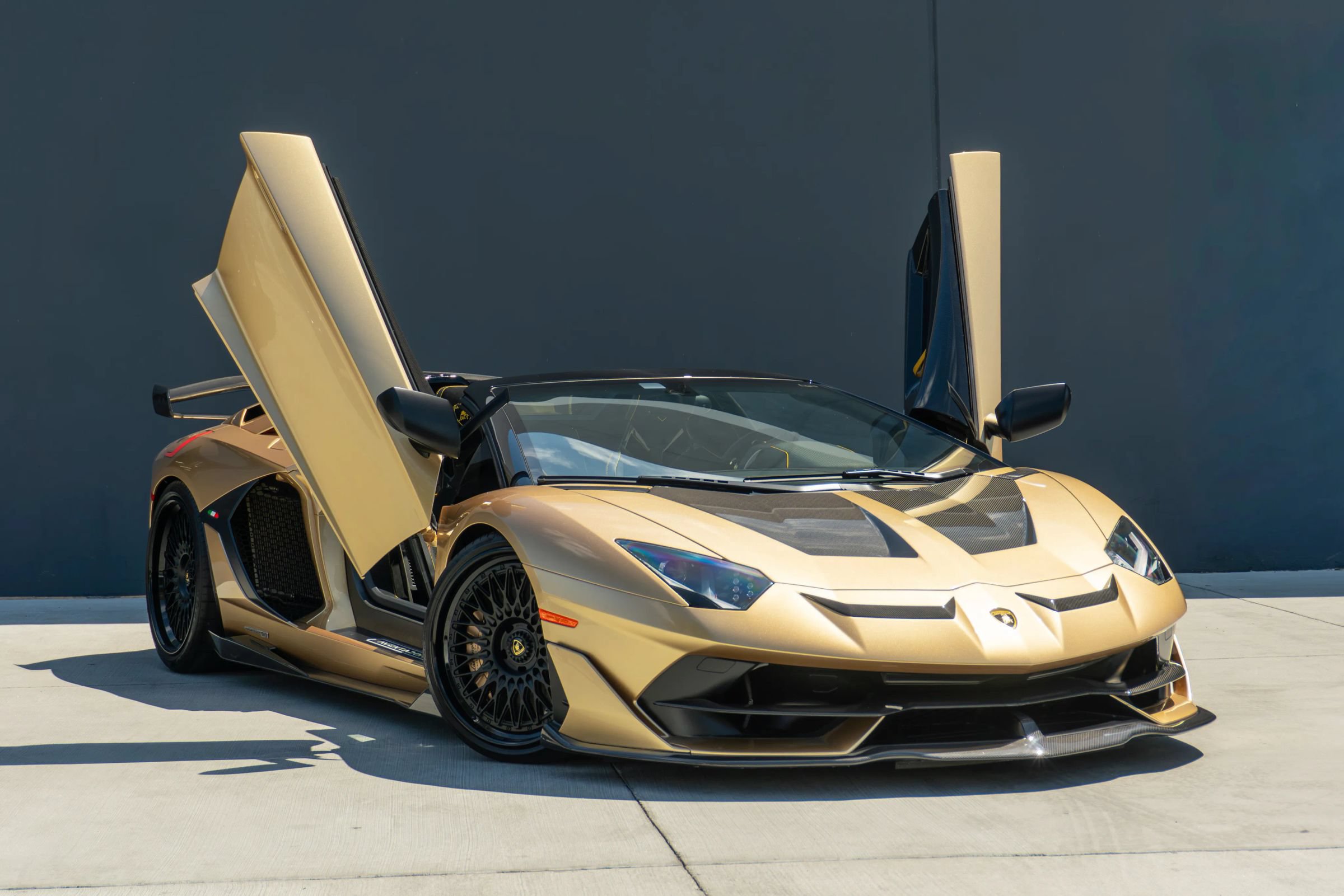 Used 2020 Lamborghini Aventador SVJ AWD/4WD image 6