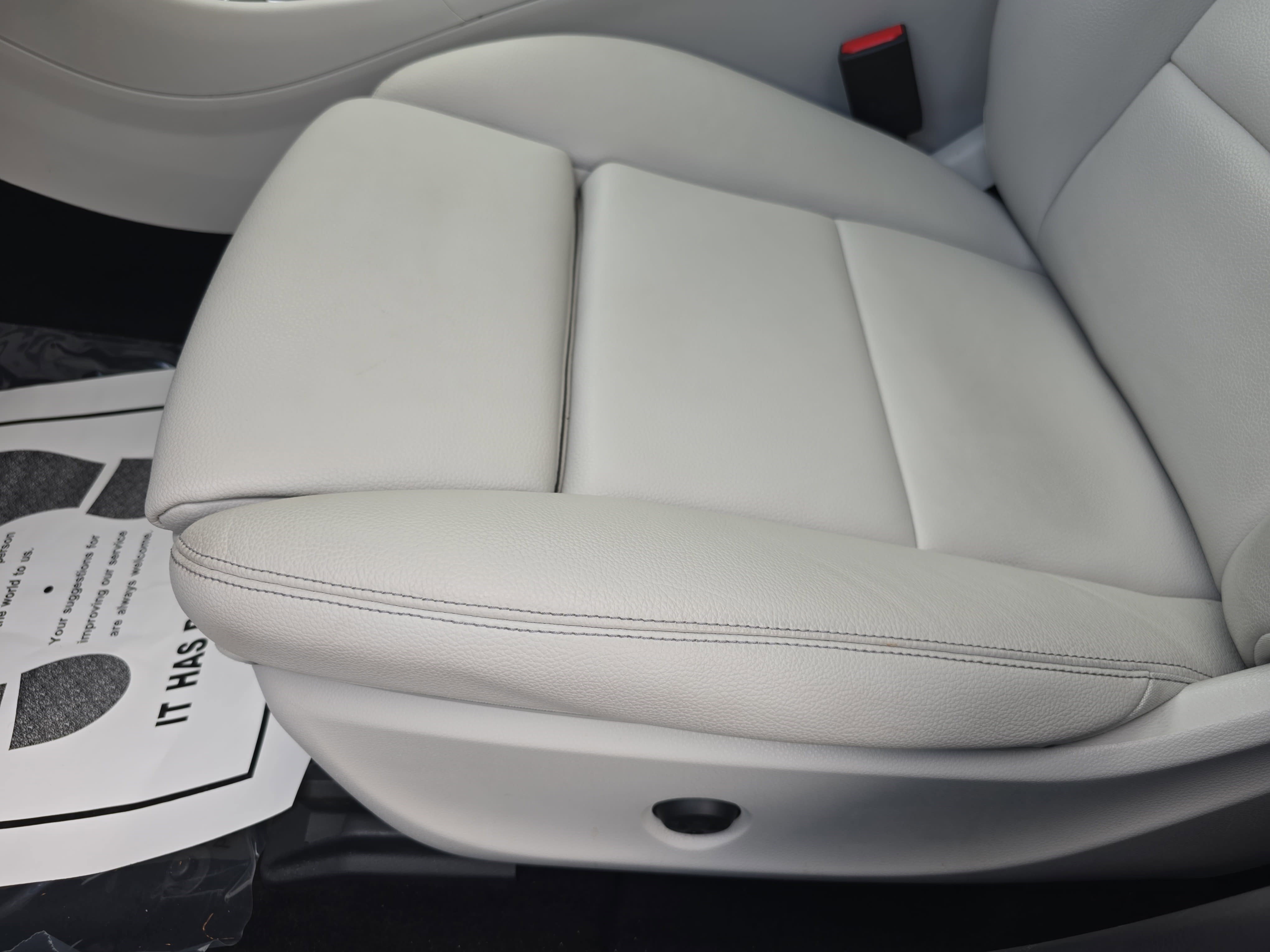 Used 2020 Mercedes-Benz GLA 250 4MATIC w/ Premium Package image 28