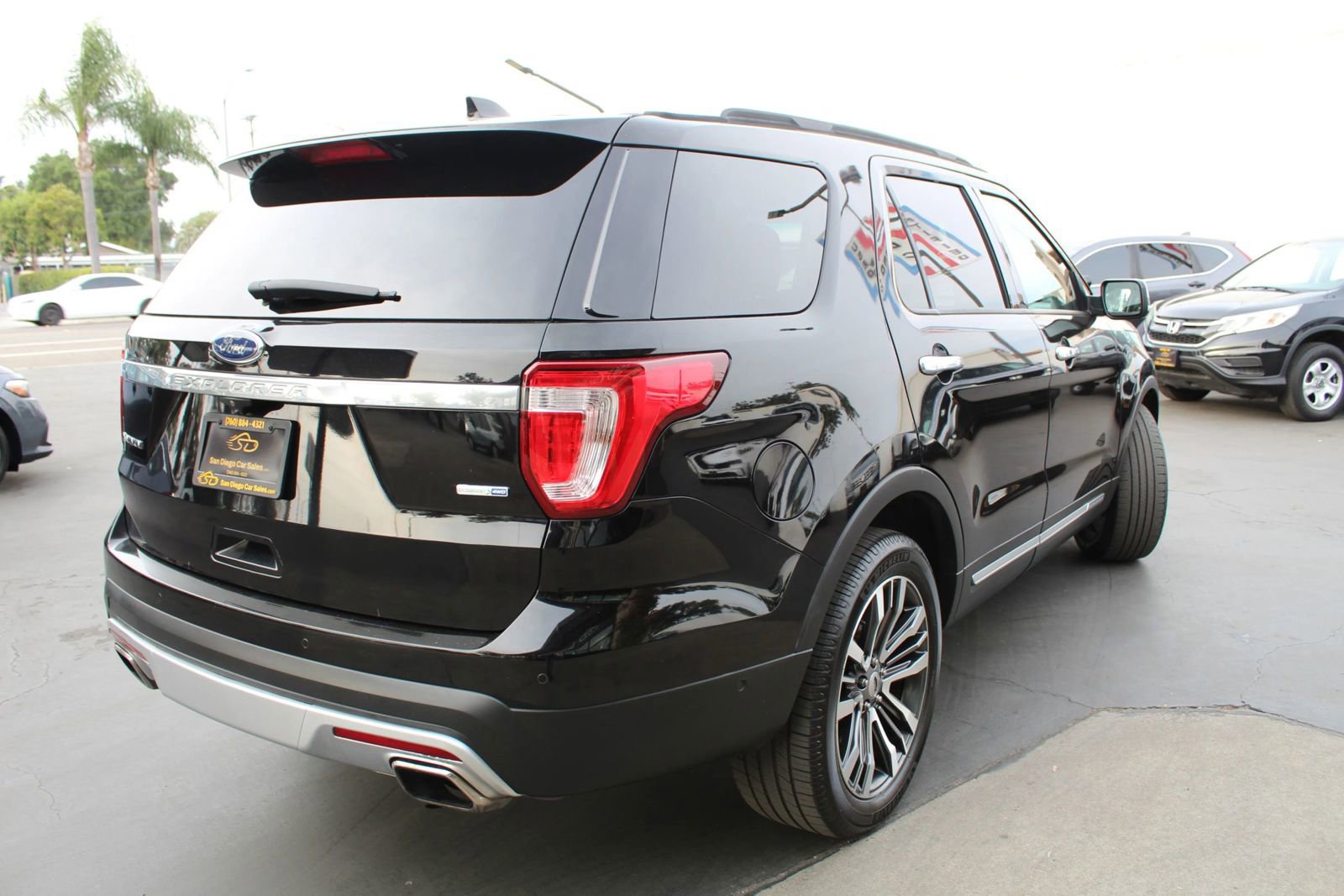 Used 2016 Ford Explorer Platinum AWD/4WD image 5