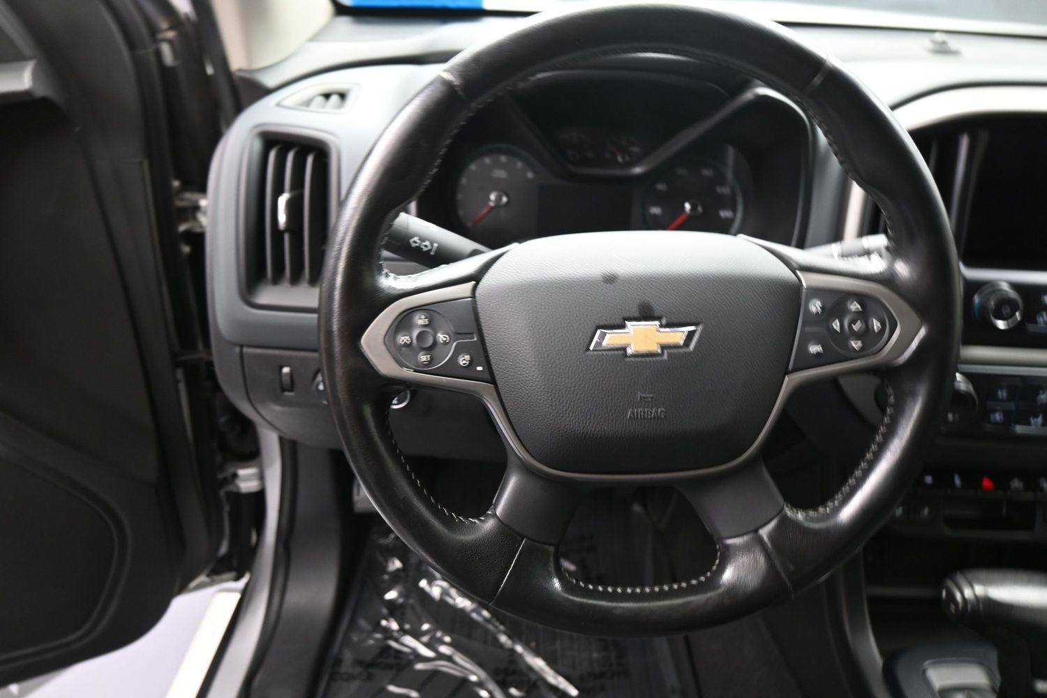 Used 2020 Chevrolet Colorado Z71 AWD/4WD image 14